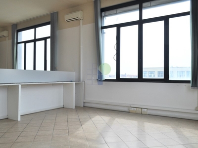 Ufficio in Vendita a Livorno, zona Nord, 125'000€, 160 m²