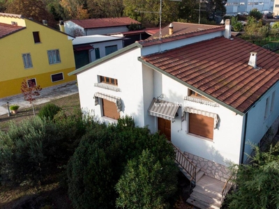 Villa in vendita a Castellucchio