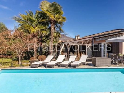 Villa in vendita a Laveno Mombello