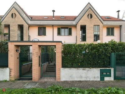 Villa in Vendita in Via Manduria 108 a Milano