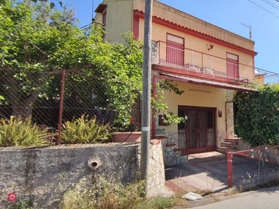 Villa in Vendita in Via Sassani 77 a Montelepre