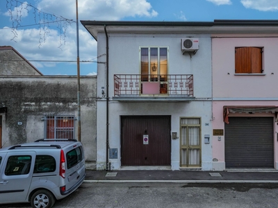 Abitazione 7 locali di 147 m² in Massa Fiscaglia