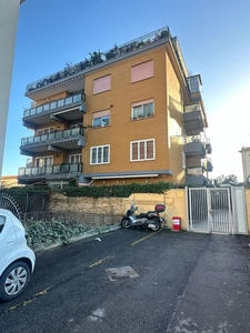 Anzio centro storico, appartamento piano terra con giardino!