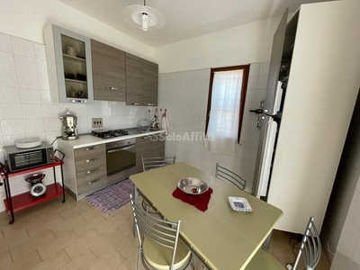 Appartamento in Affitto a Reggio Calabria, zona Modena, 400€, 140 m², arredato