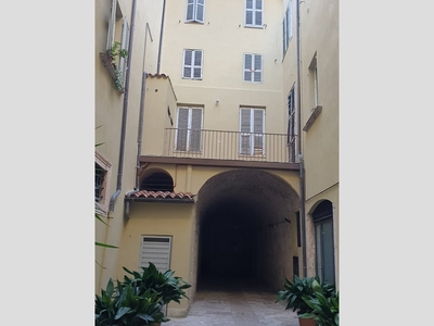 Appartamento in Vendita a Ascoli Piceno, zona Centro Storico, 260'000€, 250 m²