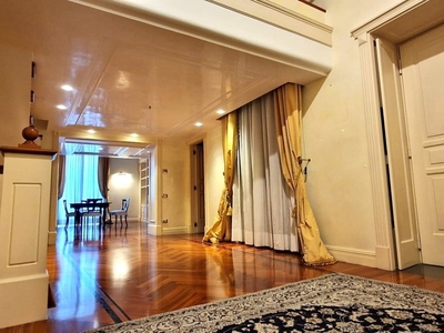 Appartamento in Vendita a Napoli, 470'000€, 200 m²