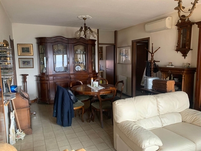 Appartamento in vendita a Piacenza Farnesiana