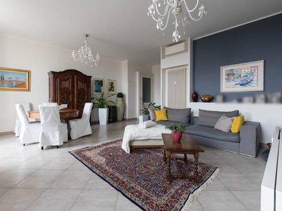 Appartamento in Vendita a Torino, zona Santa Rita, 549'000€, 264 m²