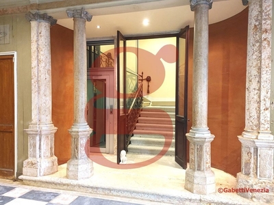 Appartamento in Vendita a Venezia, 340 m²