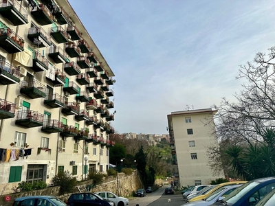 Appartamento in Vendita in Via Enea Zanfagna 124 a Napoli