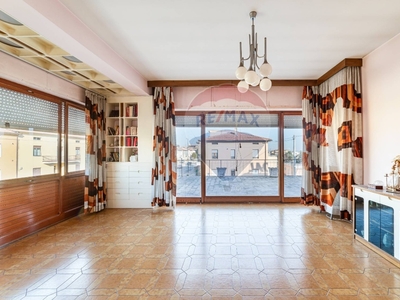 Appartamento in Via Francesco Baracca, Maiolati Spontini, 6 locali