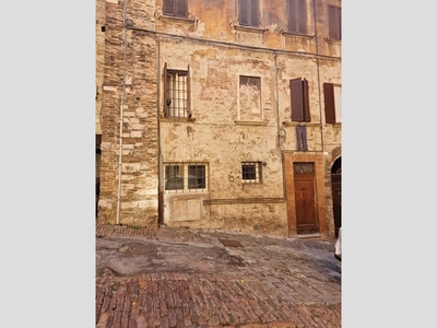 Bilocale in Vendita a Perugia, zona Centro storico, 80'000€, 53 m²