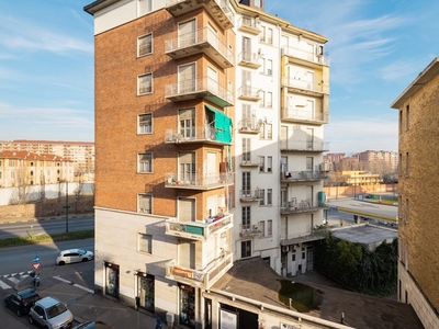 Bilocale in Vendita a Torino, zona Pozzo Strada, 68'000€, 65 m²