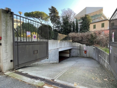 Box in Via Giordano Bruno, Genova (GE)