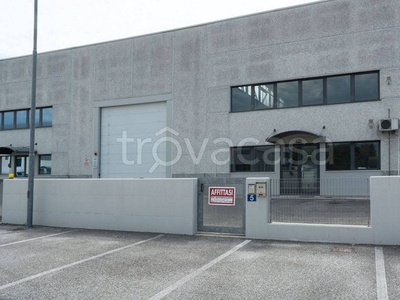 Capannone Industriale in in vendita da privato a Pordenone via Roveredo, 1