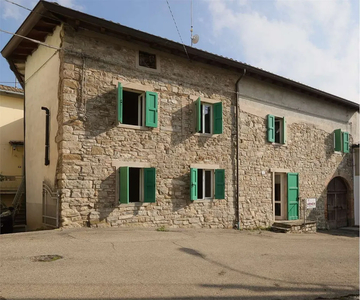 Casa in sasso ristrutturata - possibilità giardino