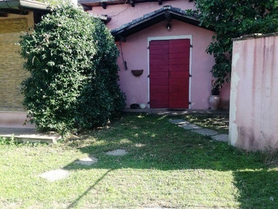 Casa indipendente con giardino, Massa zecca