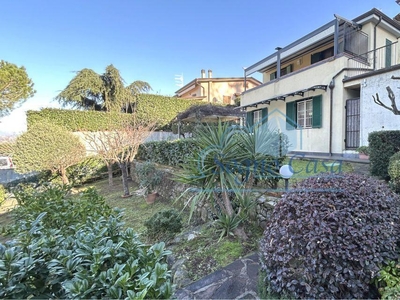 Casa indipendente con terrazzo a La Spezia