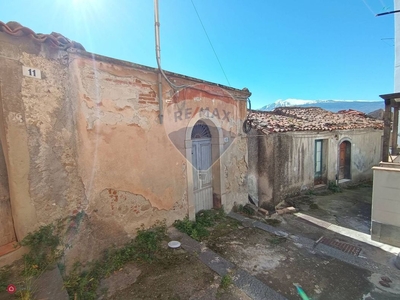 Casa indipendente in Vendita in Via Cesare Battisti 13 a Castiglione di Sicilia