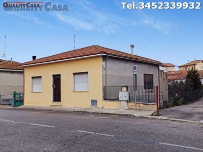 Casa indipendente in Via Leopardi 91, Chiaravalle, 4 locali, 2 bagni