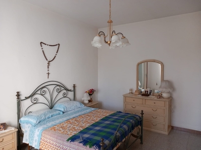 Casa semindipendente ad Alessandria, 5 locali, 2 bagni, 140 m²