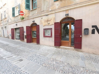 Immobile commerciale in Affitto a Sassari, 850€, 136 m²