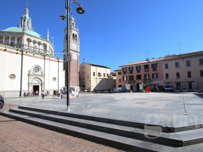 Negozio in affitto a Busto Arsizio