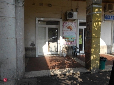 Negozio/Locale commerciale in Vendita in Piazza Alfonso Capecelatro a Roma