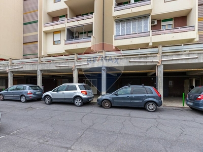 Quadrilocale in Vendita a Catania, zona Librino, 90'000€, 125 m²
