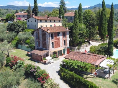 villa indipendente in vendita a Lucca
