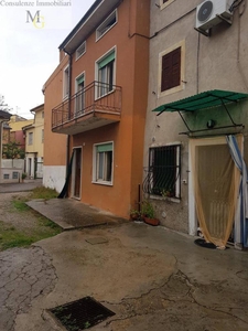 rustico / casale in vendita a Monteforte d'Alpone