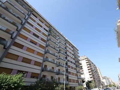 Vendita Appartamento, in zona LAZIO-CAMPANIA-DE GASPERI-STATUA, PALERMO