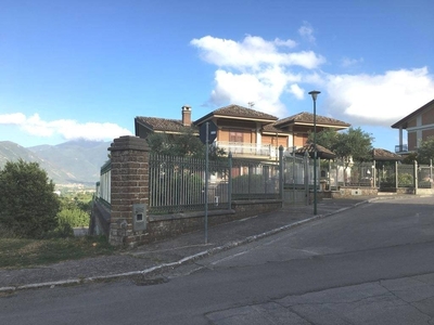 Villa ad Aiello del Sabato, 10 locali, 4 bagni, 300 m² in vendita