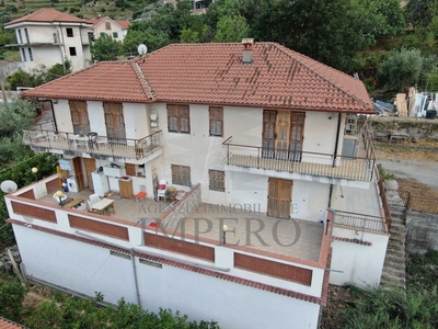 Villa con terrazzi in via dell'opera 7, Ventimiglia