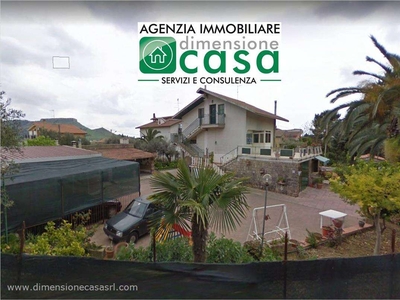 Villa in Vendita a Caltanissetta Villaggio Santa Barbara