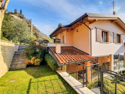 Villa in vendita a Toscolano Maderno Brescia Pulciano