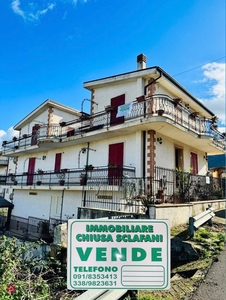 Villa in Vendita in Contrada Beveraturelle a Palazzo Adriano