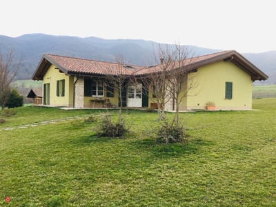 Villa in Vendita in Via Terenzo a Terenzo
