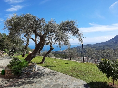 VILLA INDIPENDENTE CON GIARDINO E STUPENDA VISTA MARE