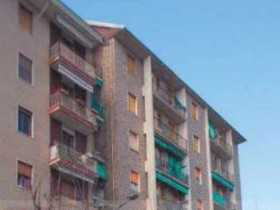 Appartamento in Via San Giovanni Bosco, Tortona, 5 locali, garage