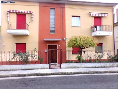 Bilocale in Via Trento 25, Chiaravalle, 1 bagno, garage, arredato