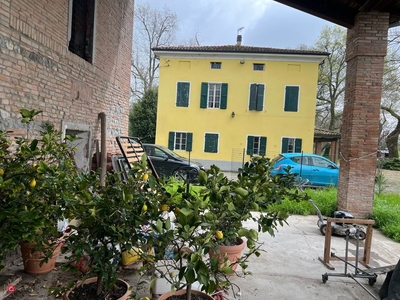 Casa indipendente in Vendita in Strada Angelica a Parma