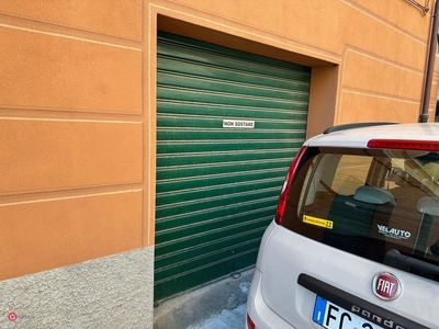 Garage/Posto auto in Vendita in Via Pieve di Cadore a Genova