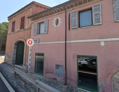 Palazzo ad Ancona, 2 locali, 124 m² in vendita