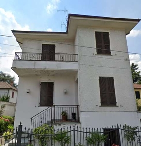 Villa a schiera in Via Collodi, Novi Ligure, 9 locali, 140 m²