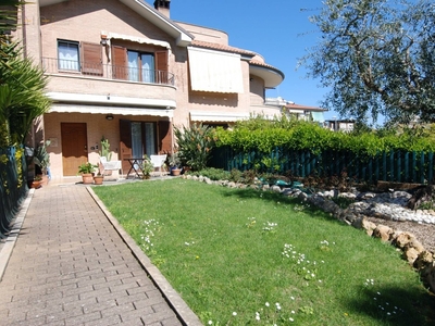Villa a schiera in Via Pantelleria, San Benedetto del Tronto, 5 locali