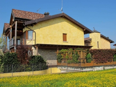 Villa bifamiliare, ottimo stato, 250 m², Lonato del Garda