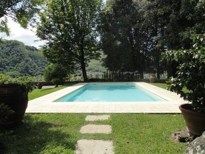 Villa in buono stato di 1400 mq. a Fornoli