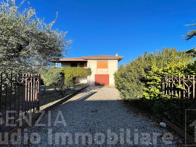 Villa unifamiliare, da ristrutturare, 176 m², Moniga del Garda