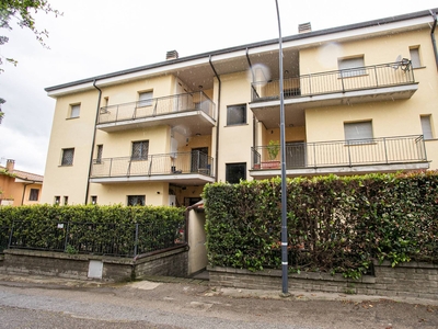 Appartamento con terrazzo, Monte Romano centro storico